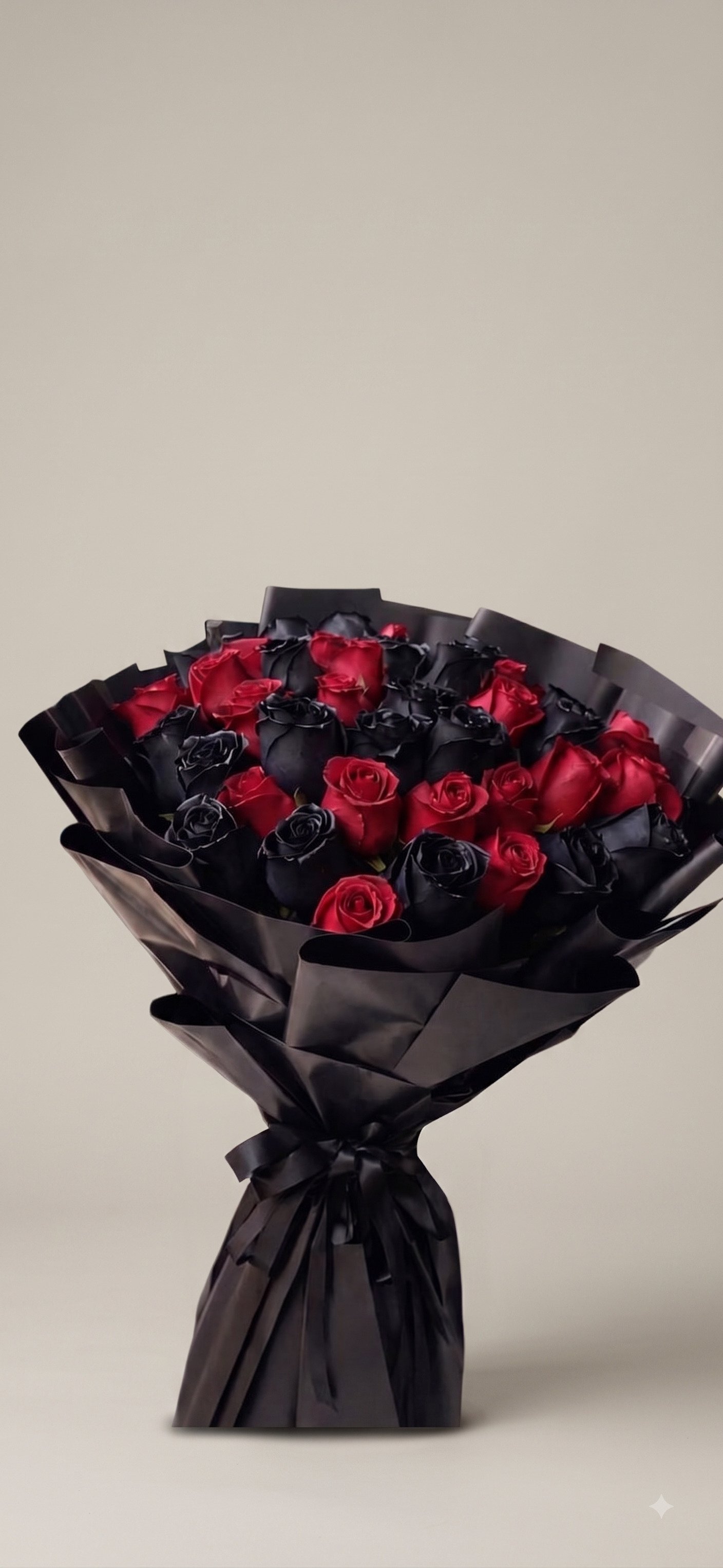 15 Kırmızı Gül Ve 15 Siyah Gül